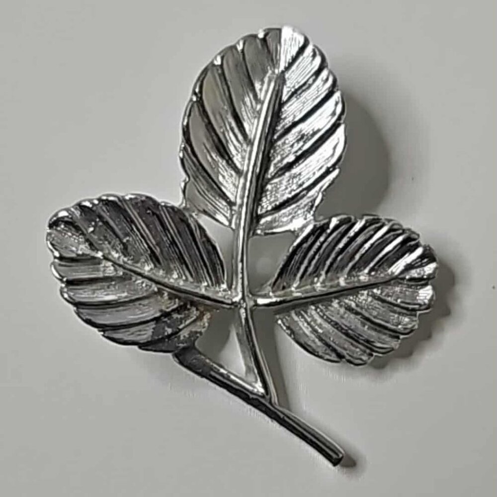 Vintage Sarah Coventry Silver Tone leaf Pin Brooch
